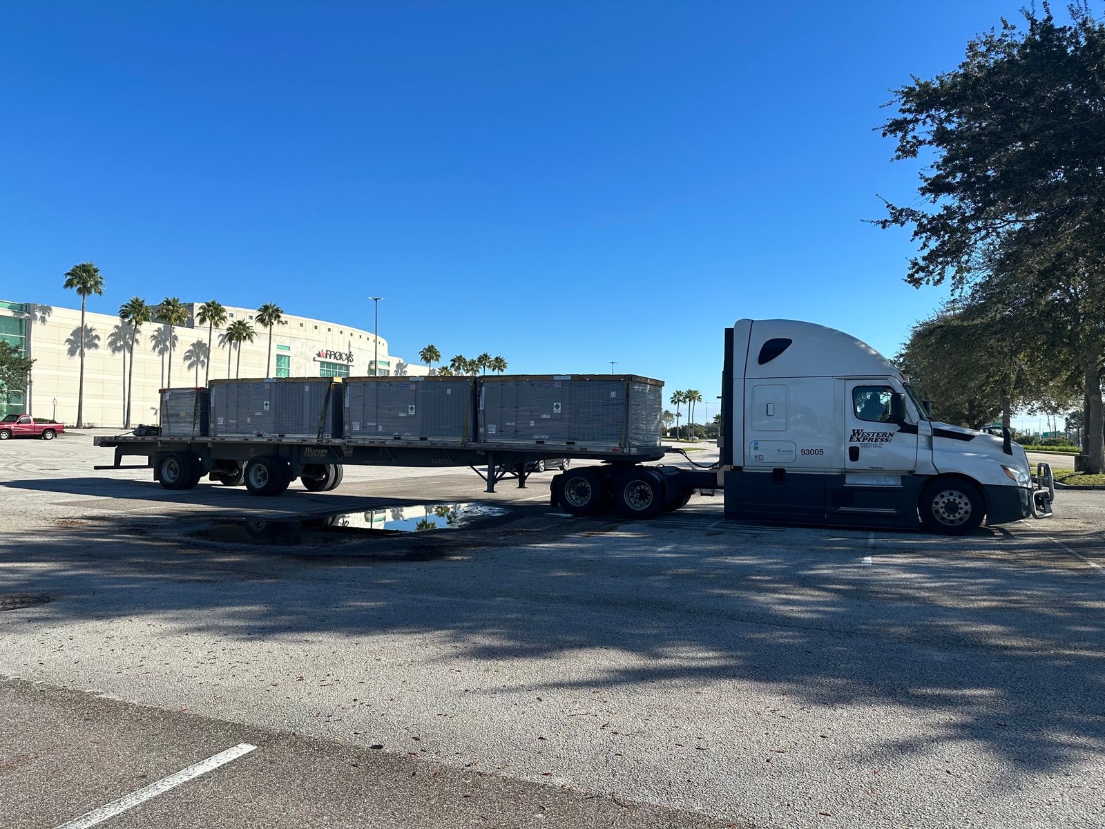 Apple Florida Mall — equipment delivery